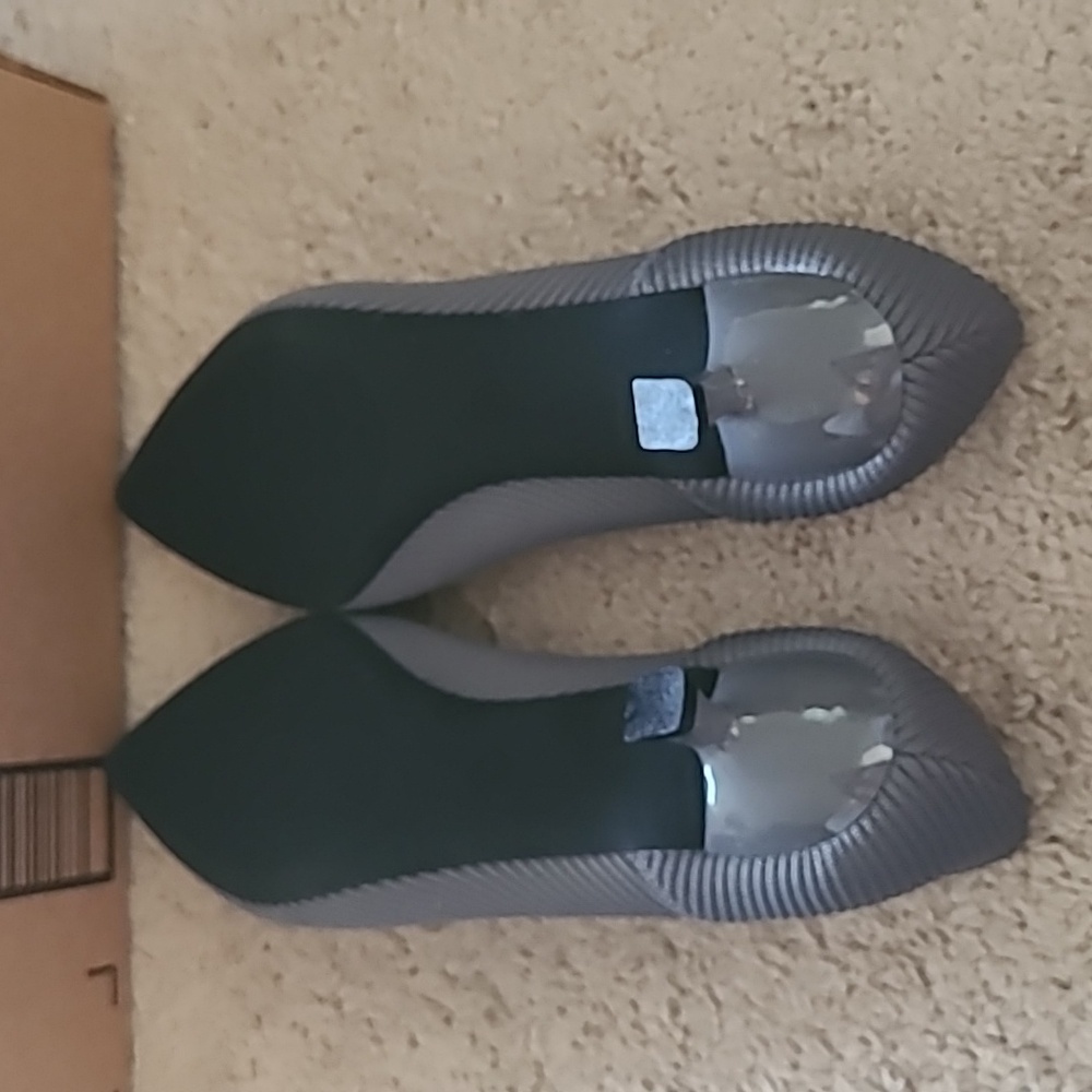 Elegant Gray Women's Flats - Picture 4 of 6